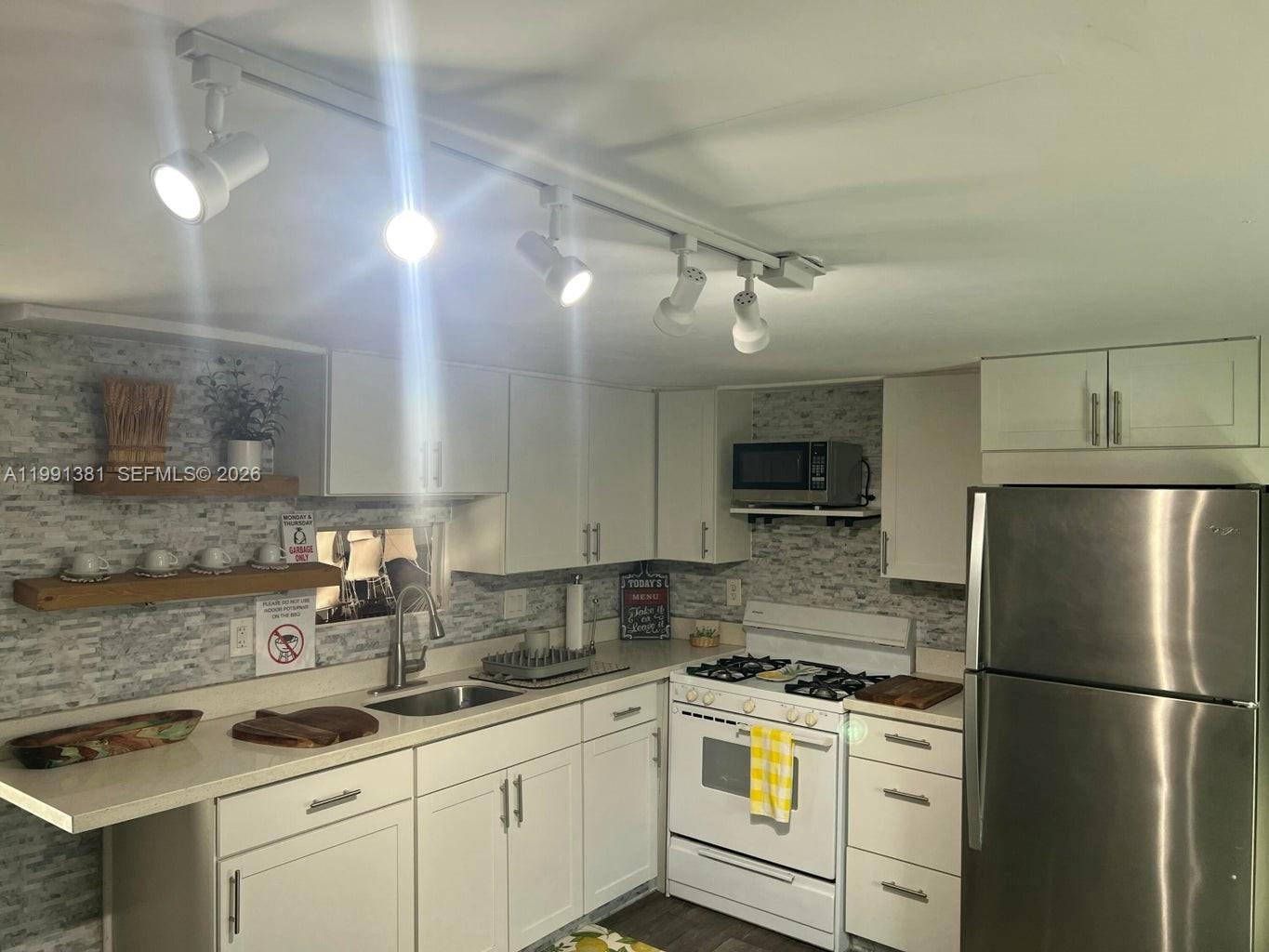 SEXTON COVES ESTATES - Residential