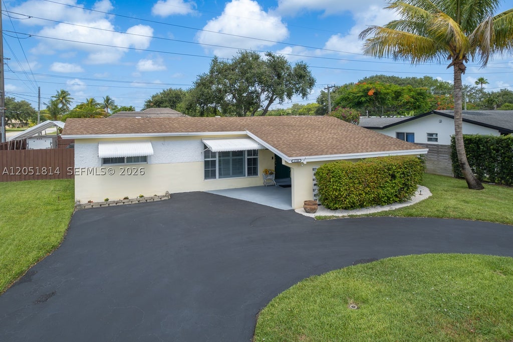 Photo of 1700 N Park Rd, Hollywood, FL 33021 (MLS # A12051814)