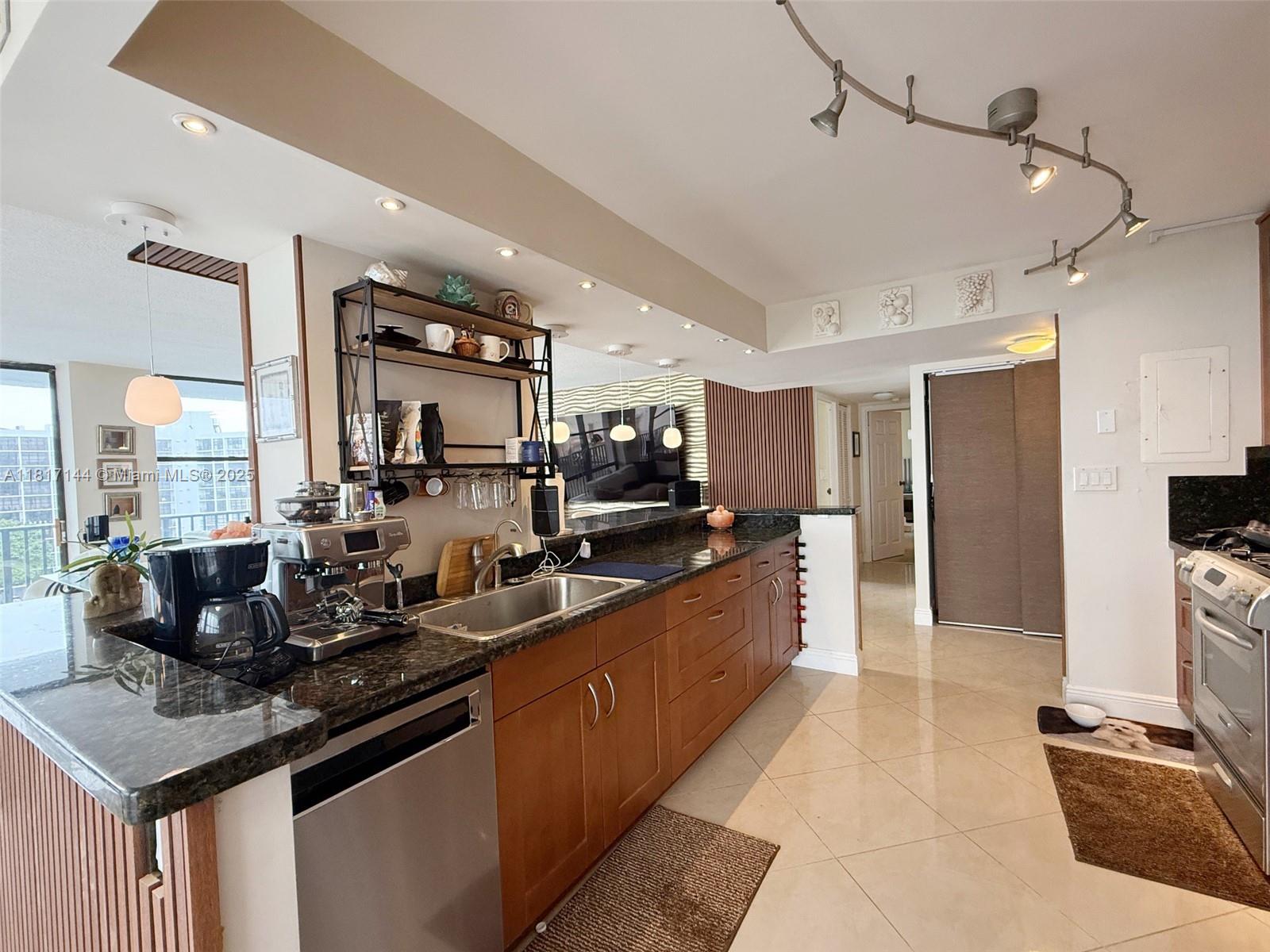 OCEANVIEW PARK CONDO - Residential Lease