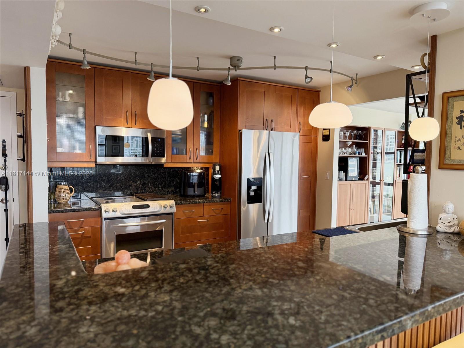 OCEANVIEW PARK CONDO - Residential Lease