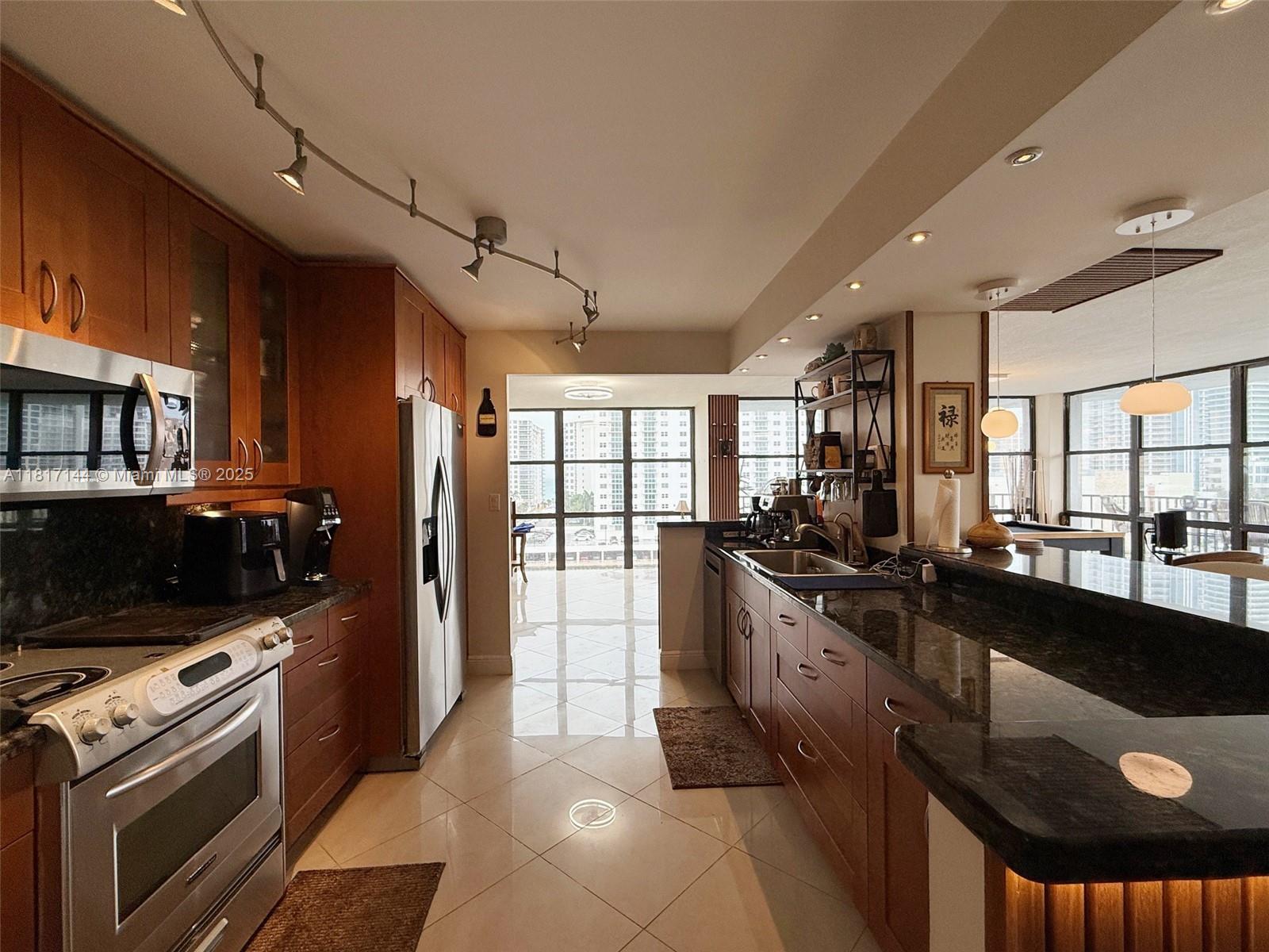 OCEANVIEW PARK CONDO - Residential Lease