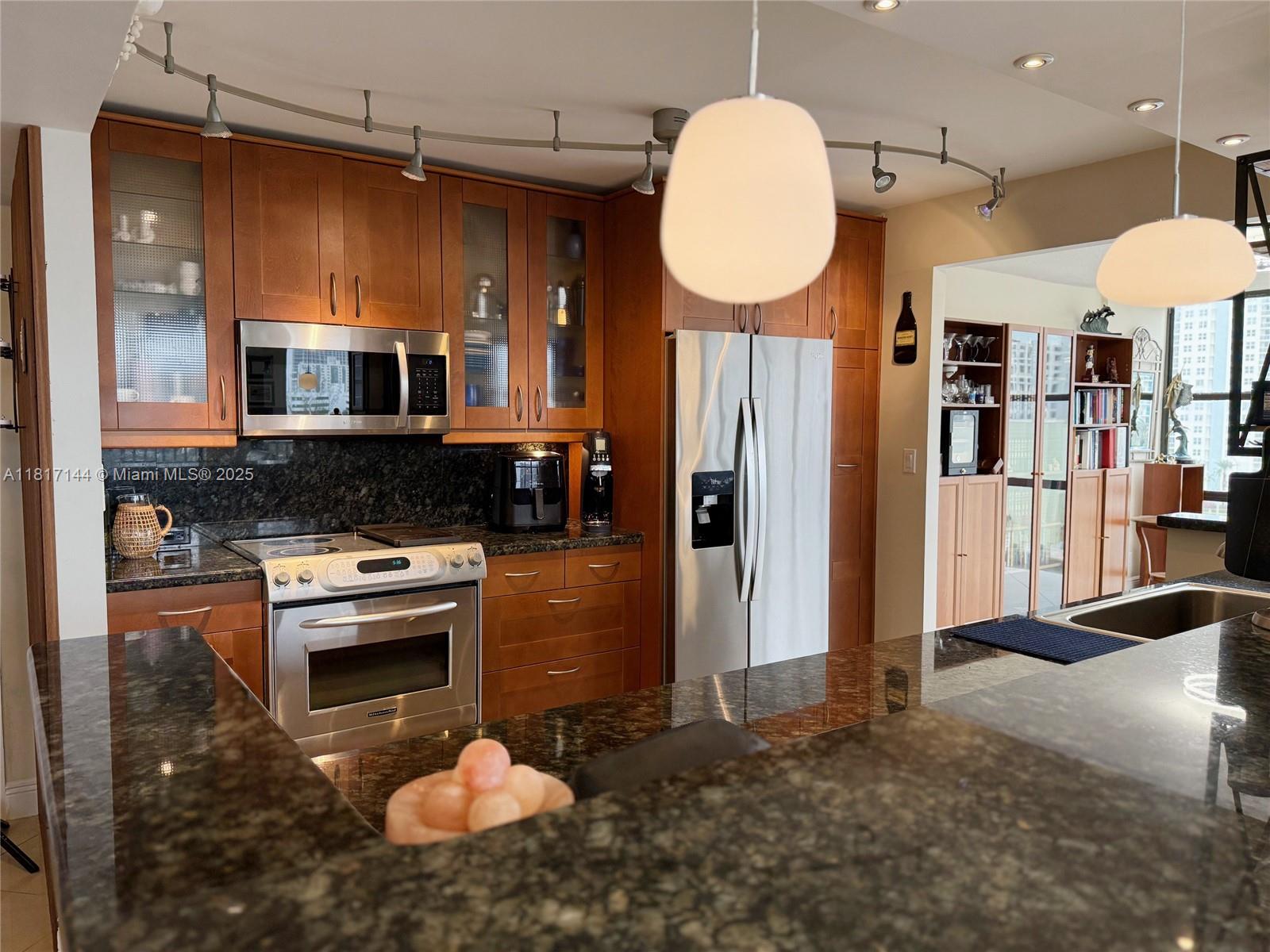 OCEANVIEW PARK CONDO - Residential Lease