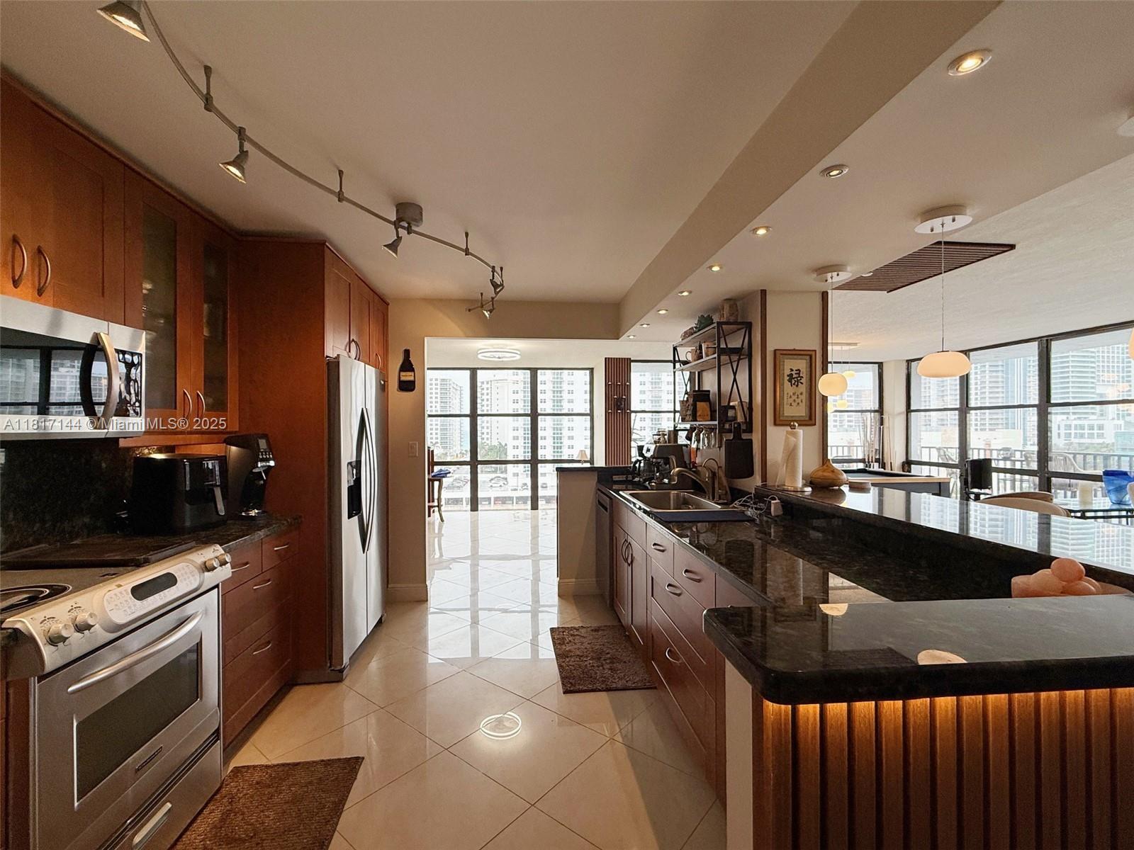 OCEANVIEW PARK CONDO - Residential Lease