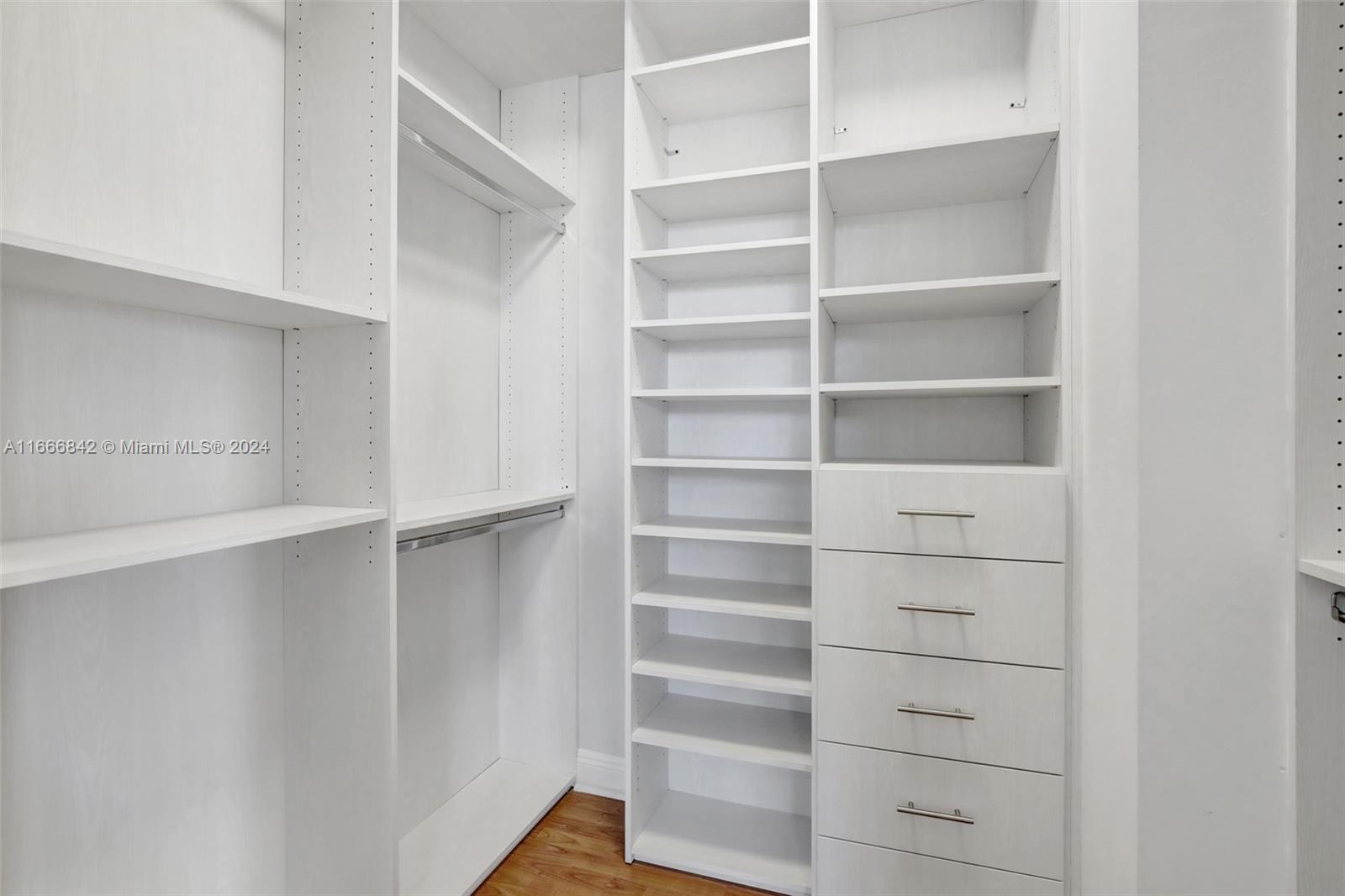 VILLA FLORA CONDO - Residential