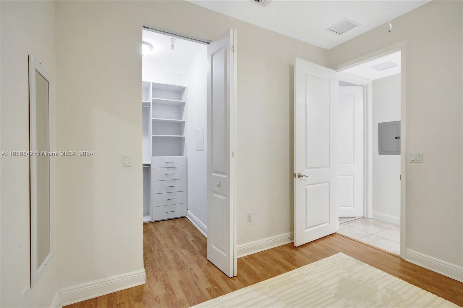 VILLA FLORA CONDO - Residential