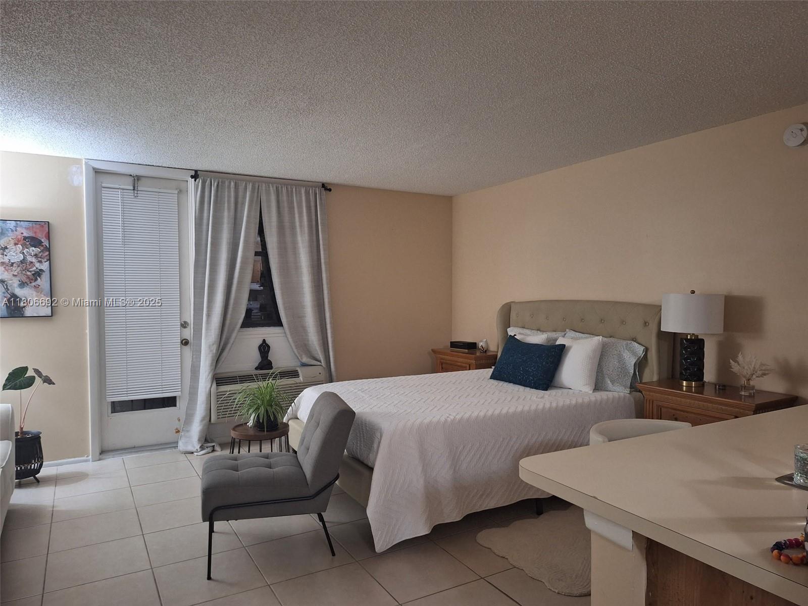 2701 Riverside Dr 202-B