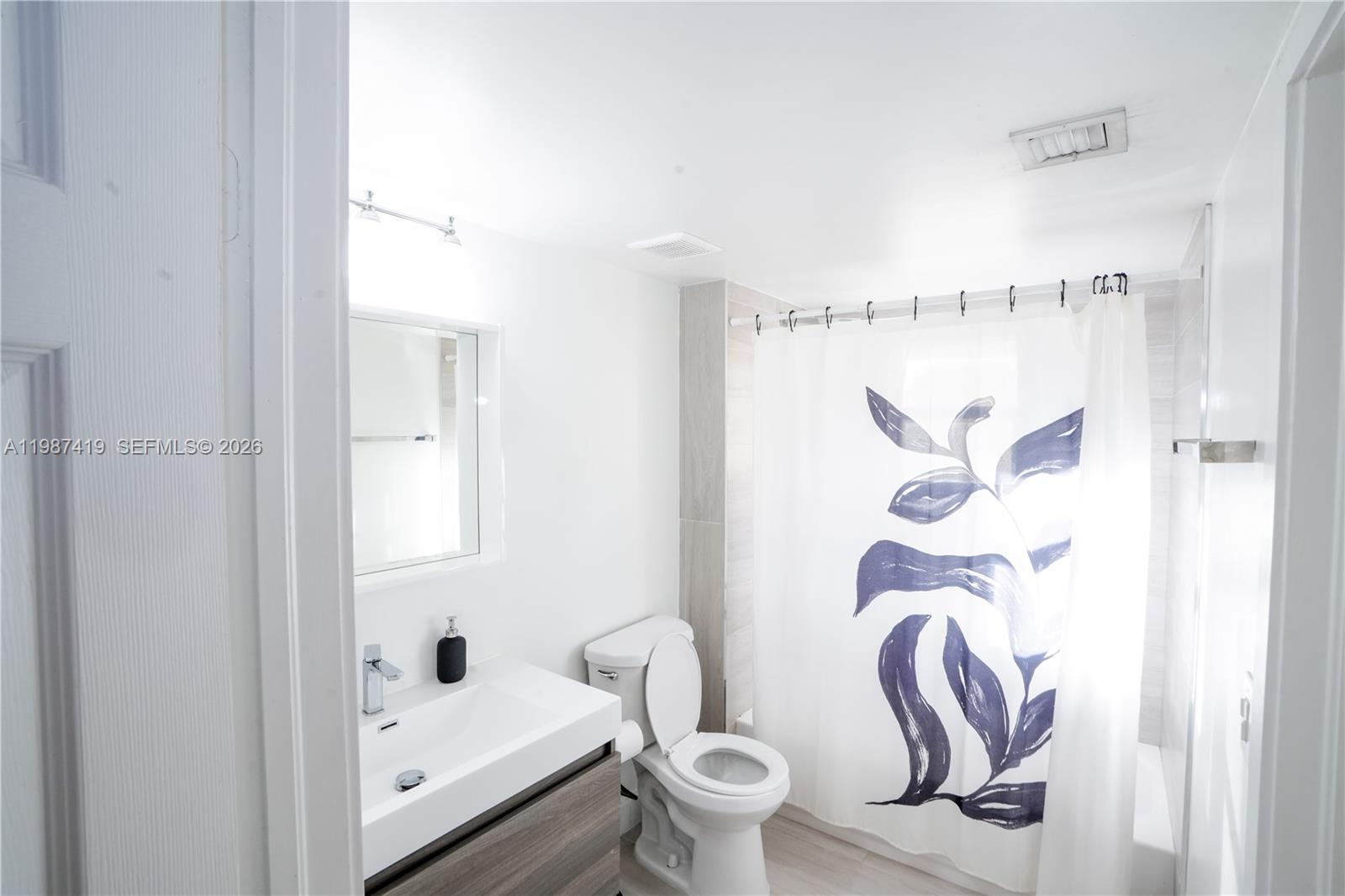 THE VILLAS OF ST AGNES CO - Residential Lease