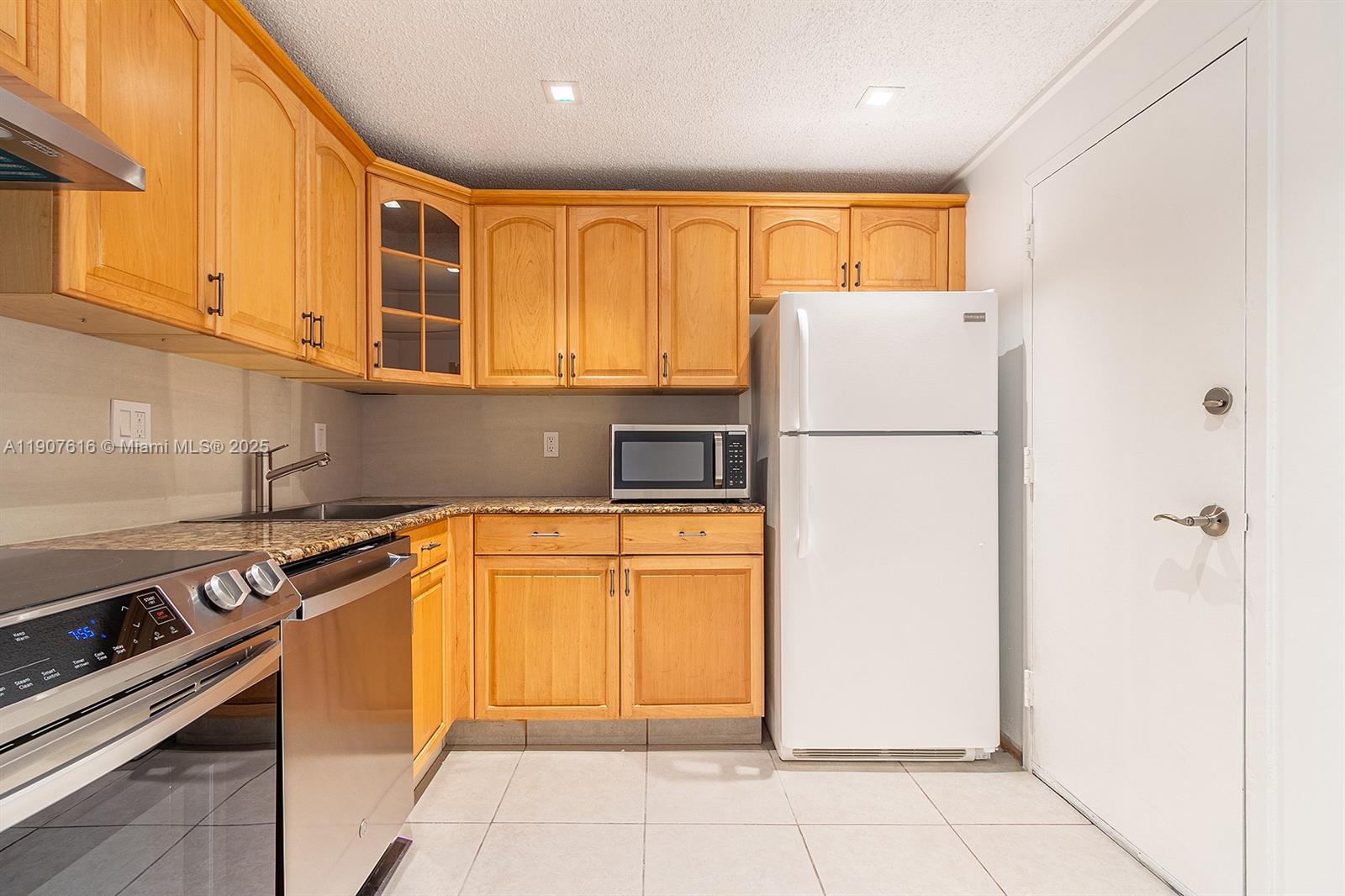 CARLTON BAY CONDO - Residential Lease