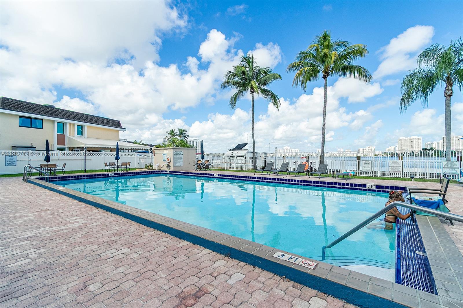 CARLTON BAY CONDO - Residential Lease