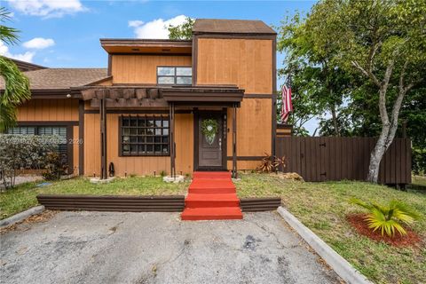 10101 Woodbury Ct Pembroke Pines FL 33026