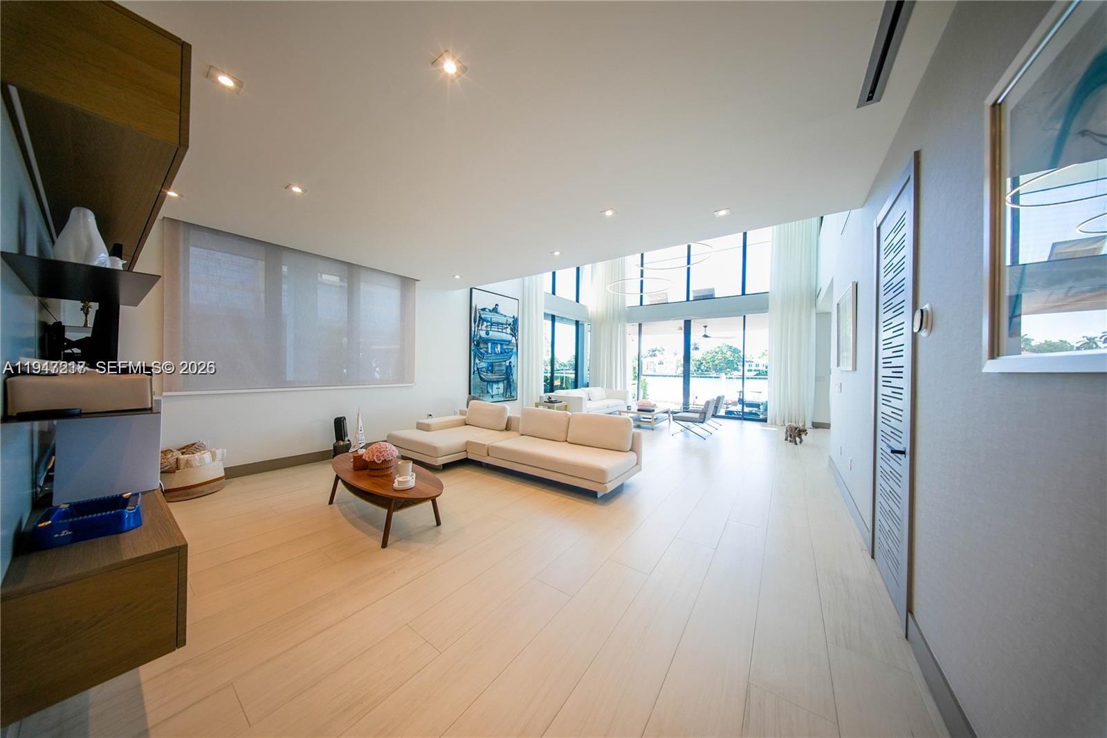 7520 W Treasure Dr 0