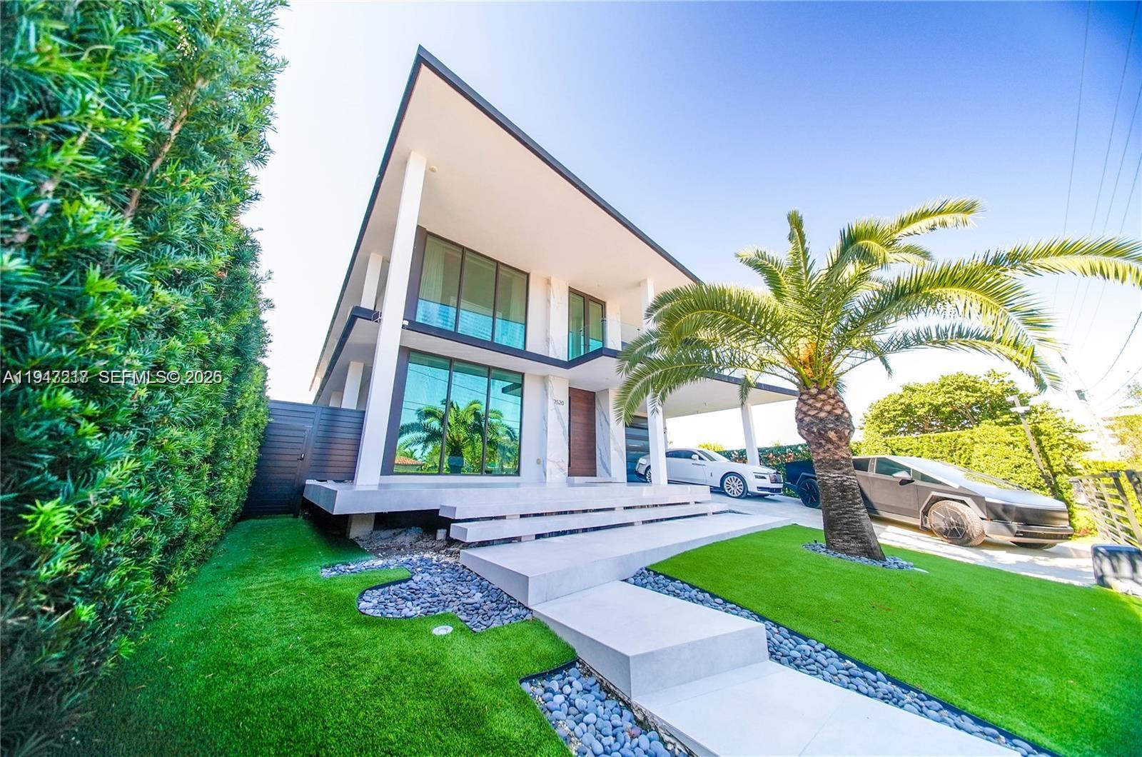 7520 W Treasure Dr 0