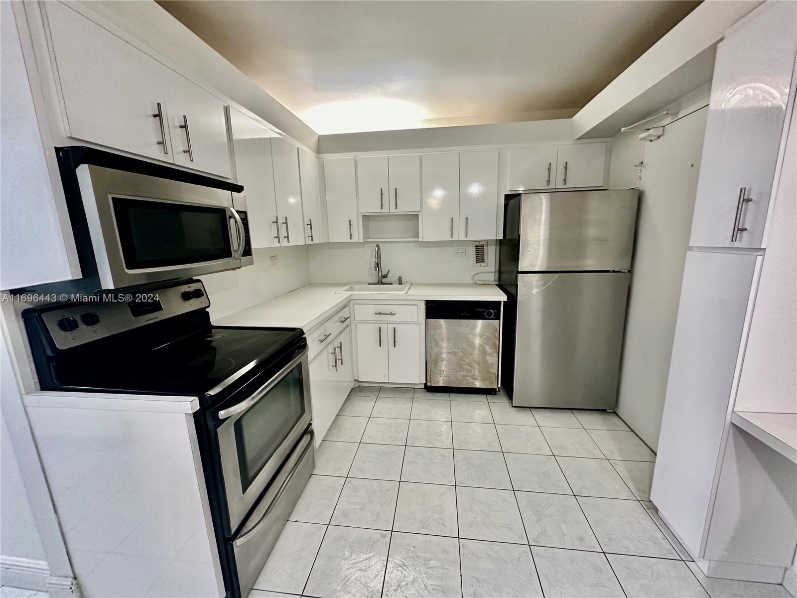 5555 Collins Ave 7U, Miami Beach, Miami-Dade County, Florida - 2 Bedrooms  
2 Bathrooms - 