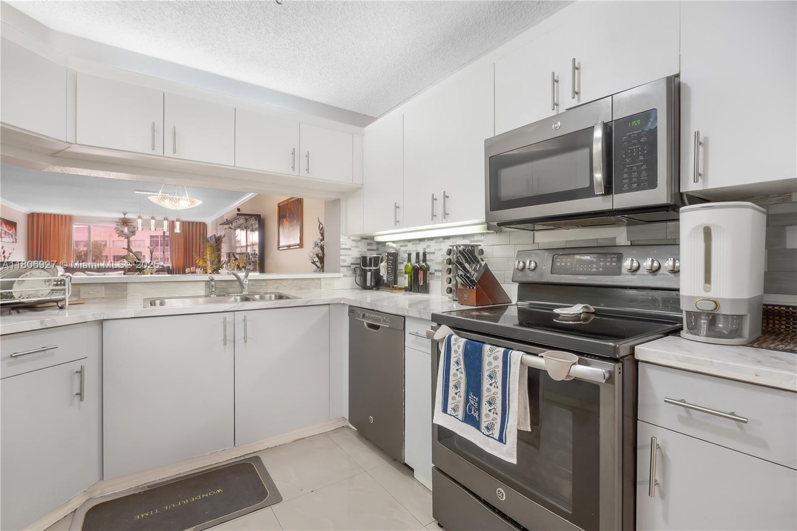 SUNRISE LAKES 196 CONDO - Residential