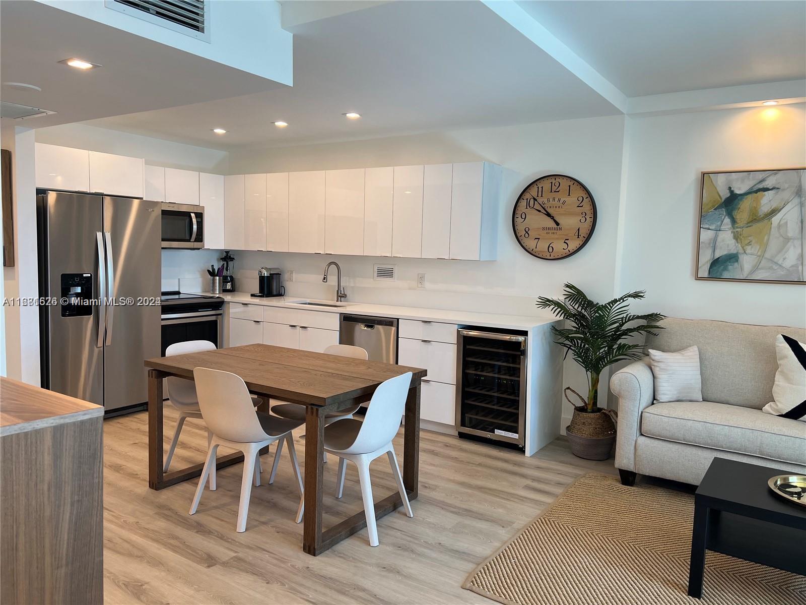 2301 Collins Ave 342