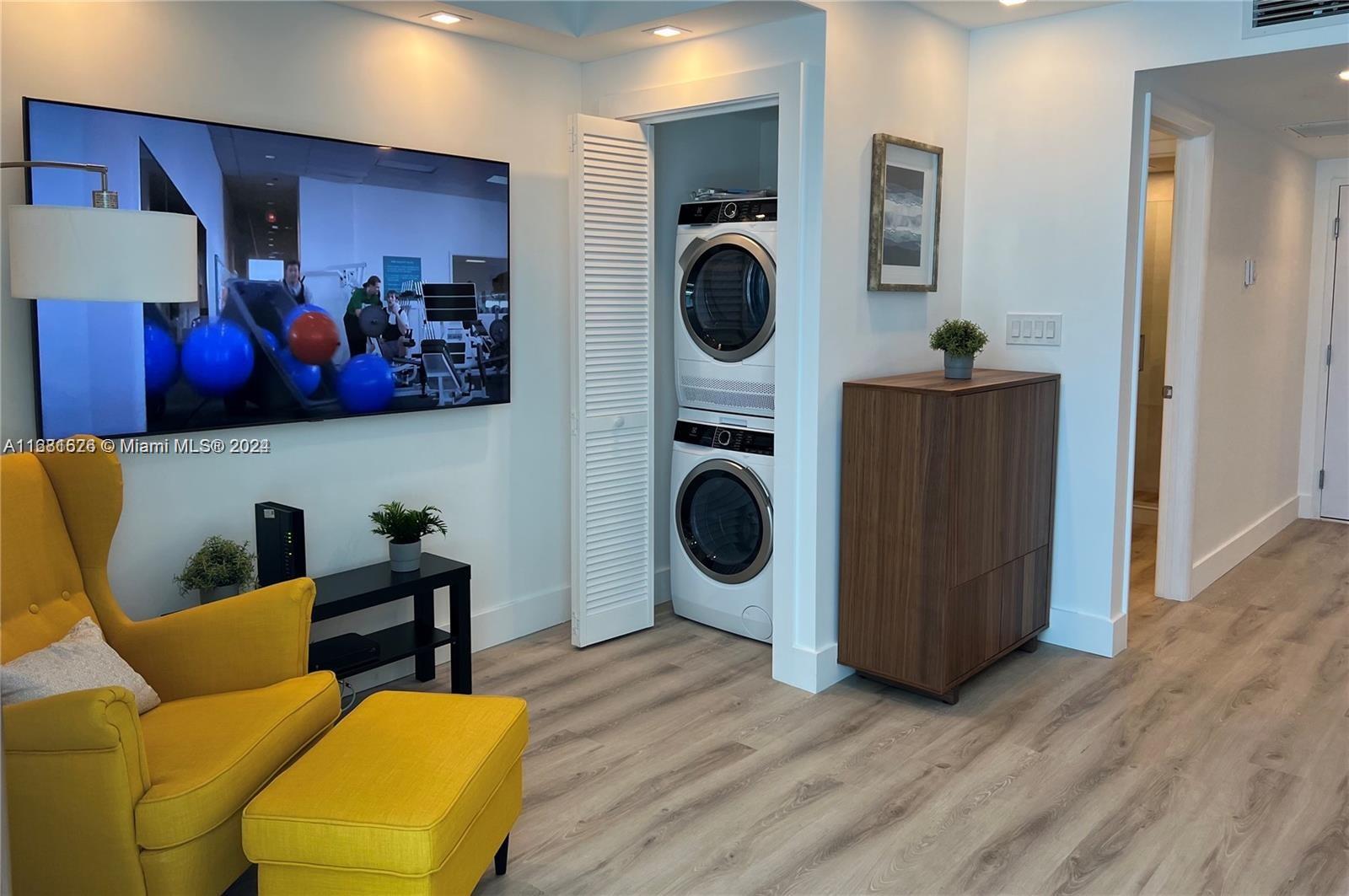 2301 Collins Ave 342
