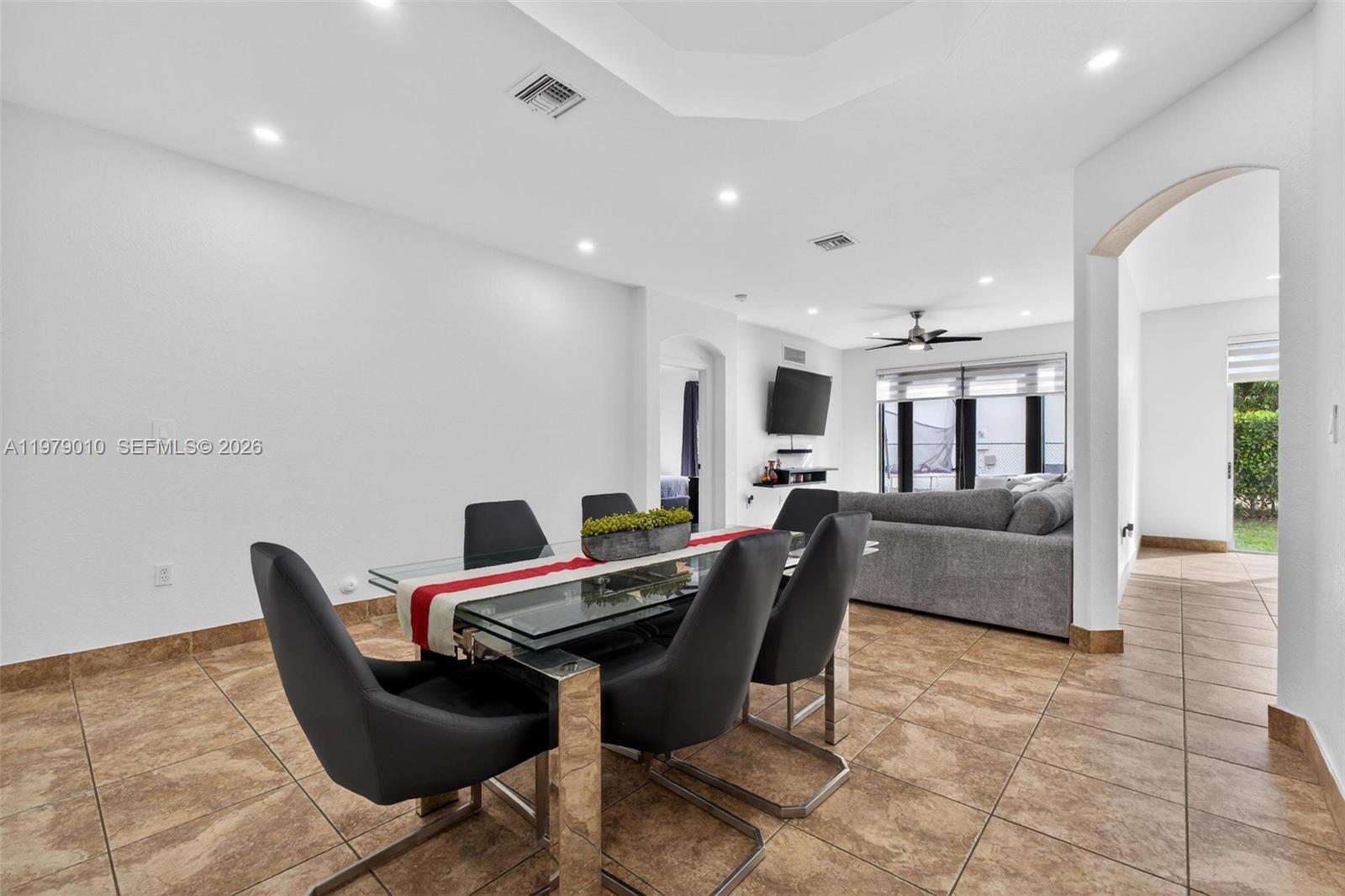 C B PALMS - Residential