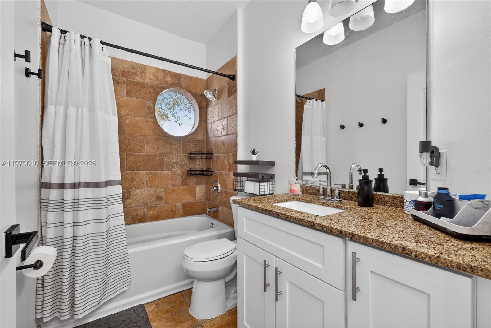 C B PALMS - Residential