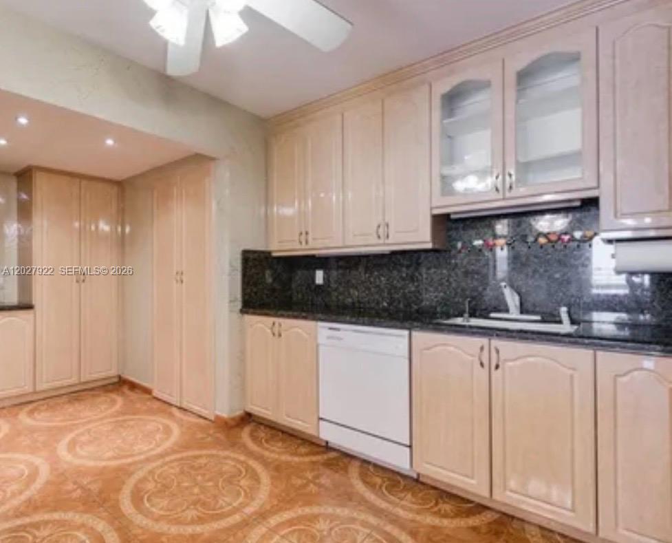 2500 Parkview Dr 1712