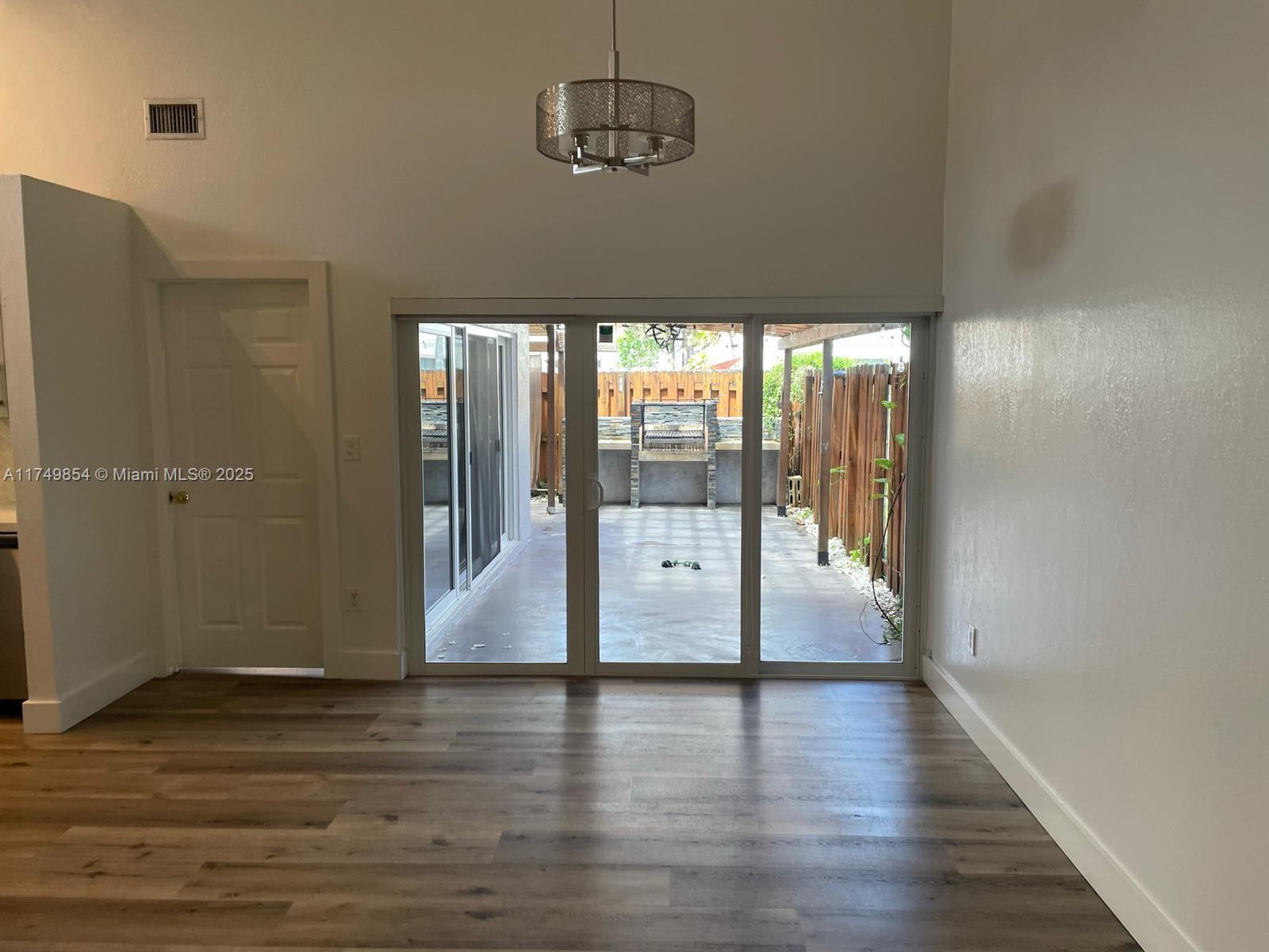 DEERWOOD VILLAS SEC 1 - Residential