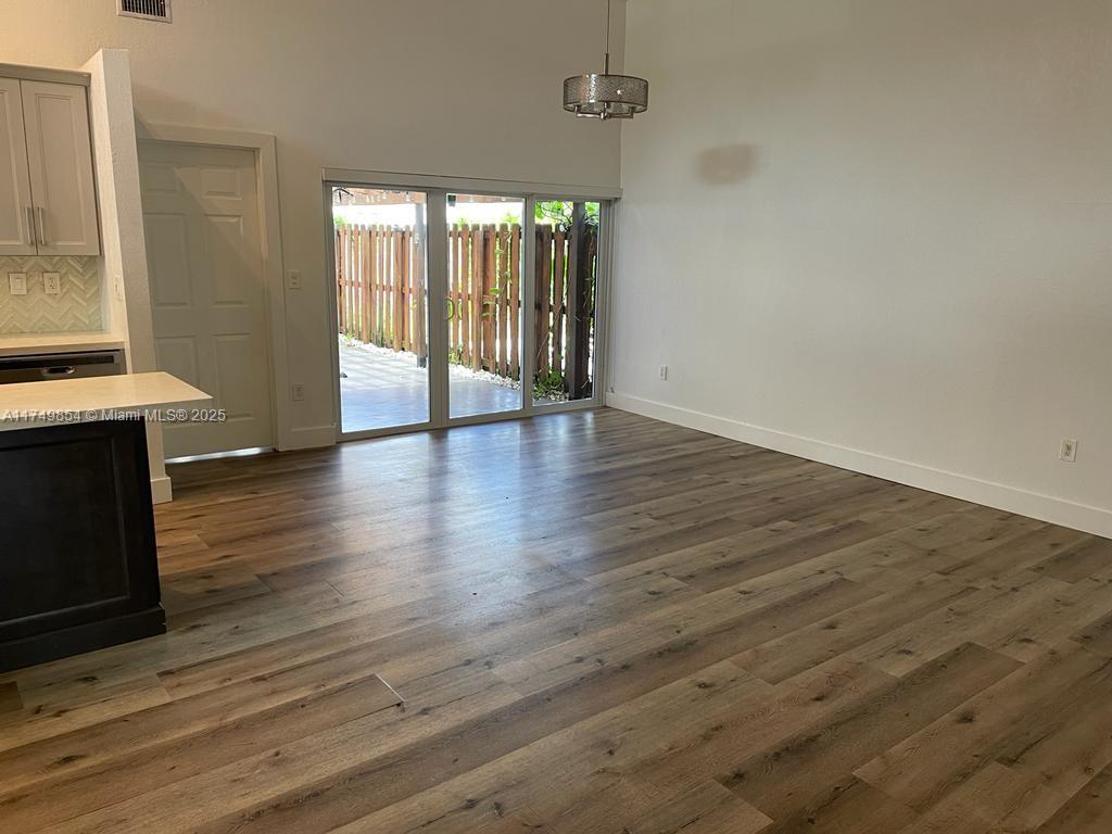 DEERWOOD VILLAS SEC 1 - Residential