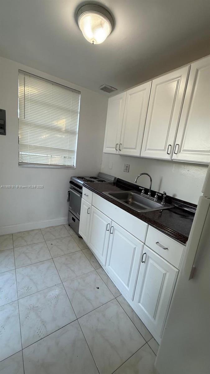 HOLLYWOOD PARK - Residential Lease