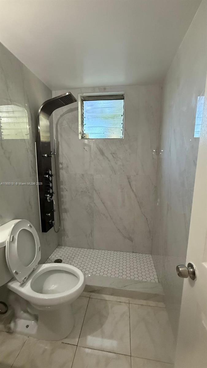 HOLLYWOOD PARK - Residential Lease