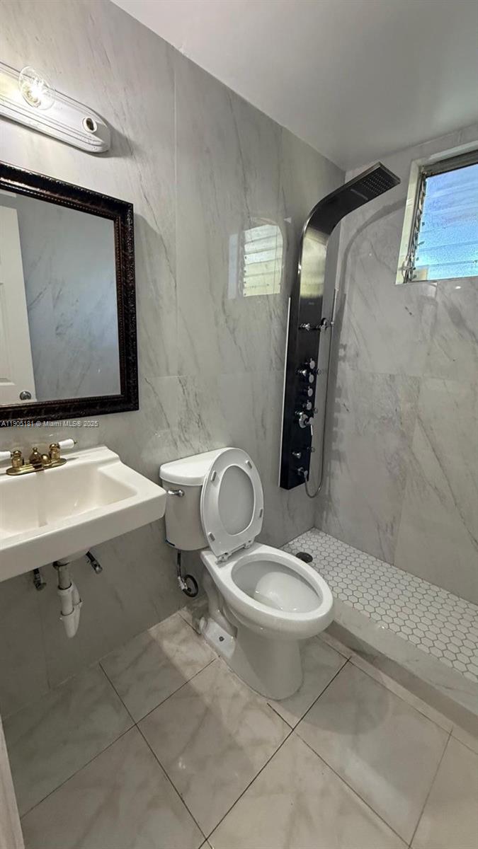 HOLLYWOOD PARK - Residential Lease