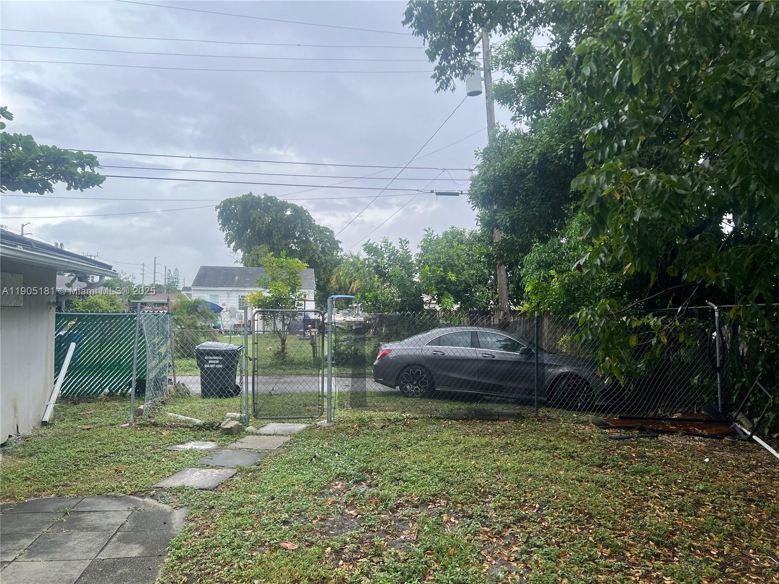 HOLLYWOOD PARK - Residential Lease