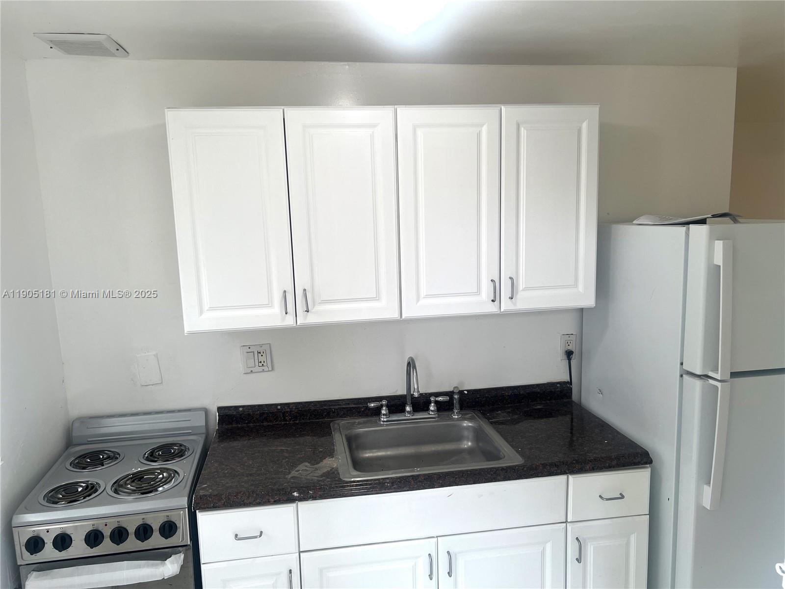 HOLLYWOOD PARK - Residential Lease