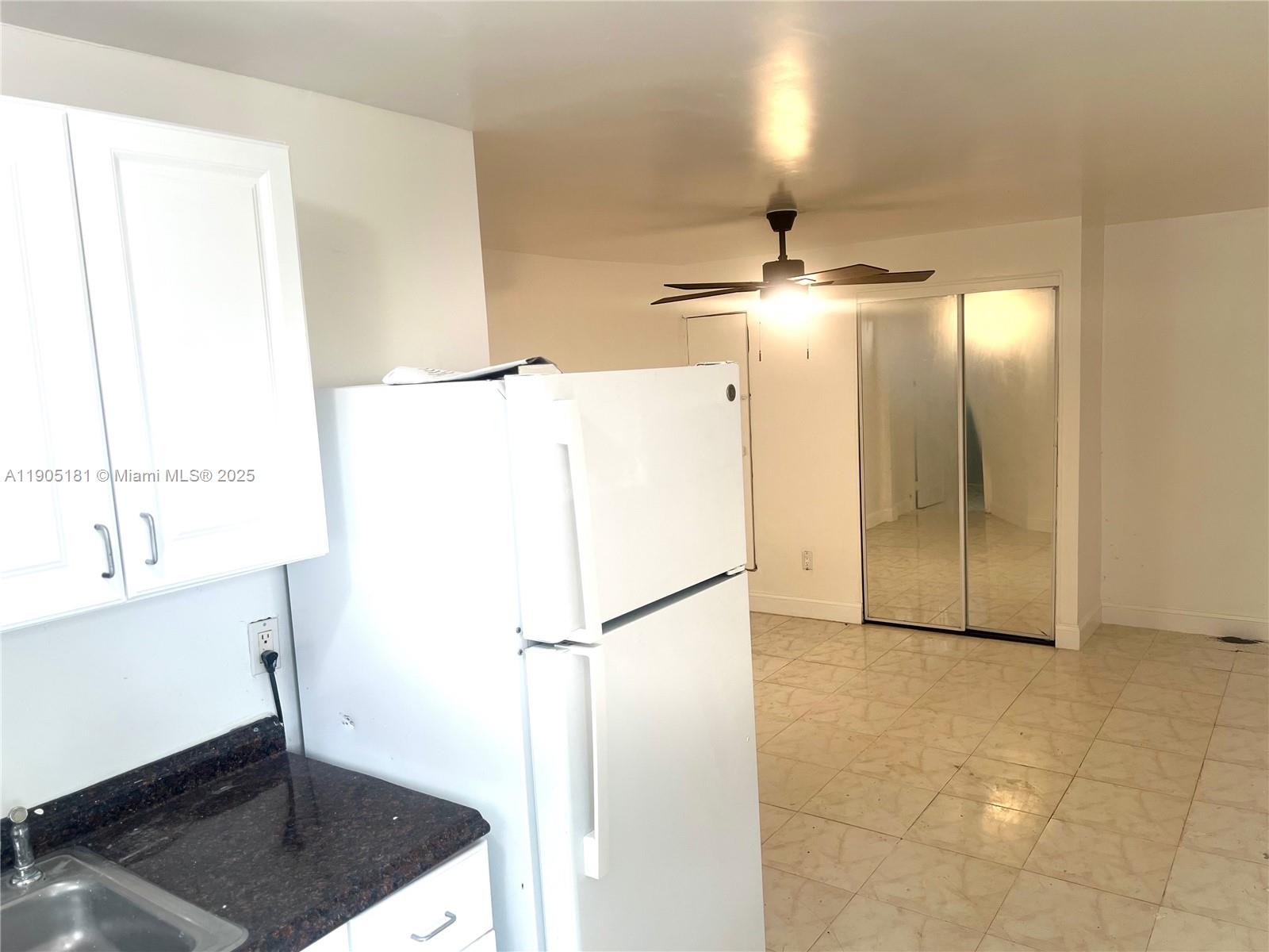 HOLLYWOOD PARK - Residential Lease