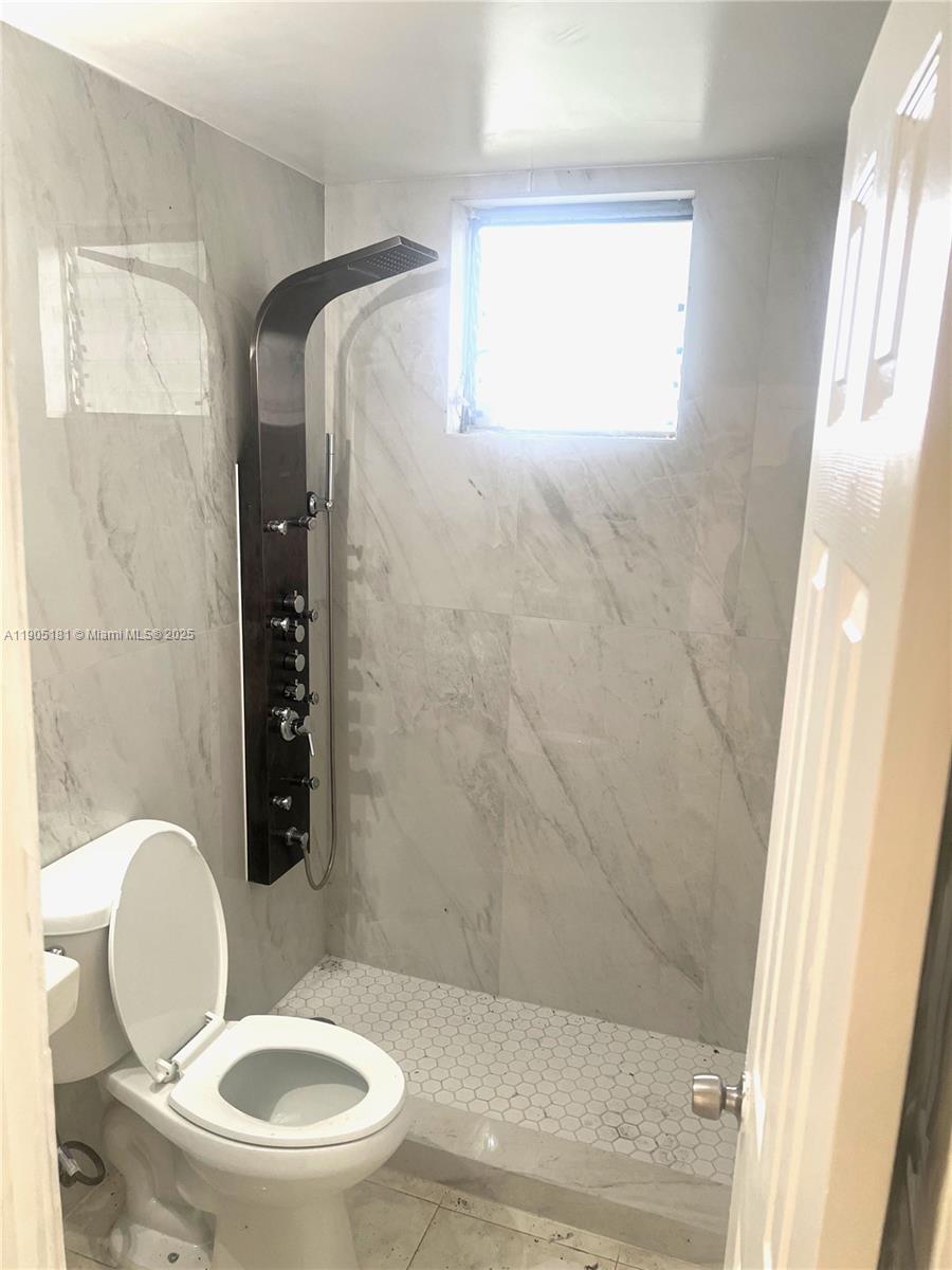 HOLLYWOOD PARK - Residential Lease