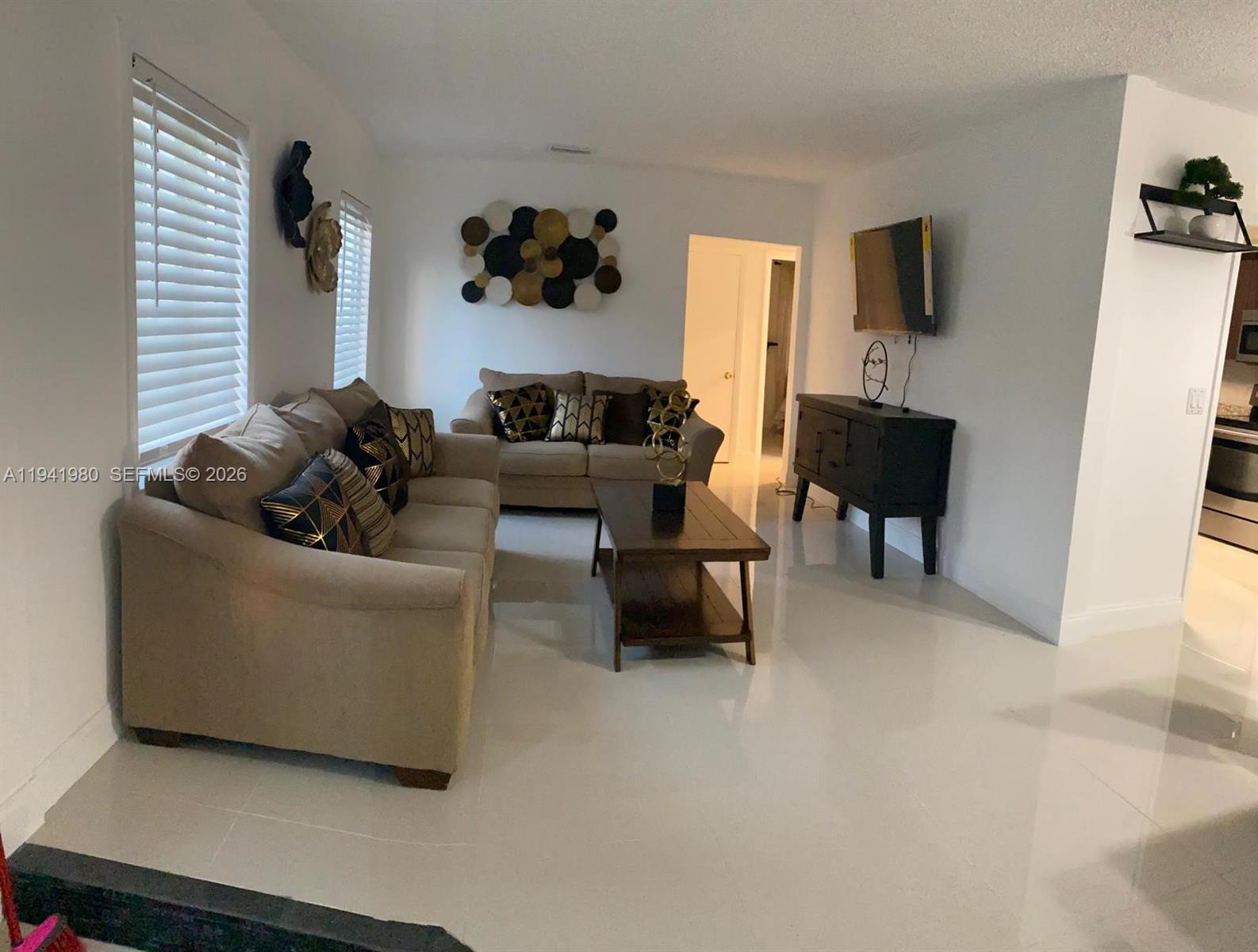 EUGENIA GROVES PARK - Residential