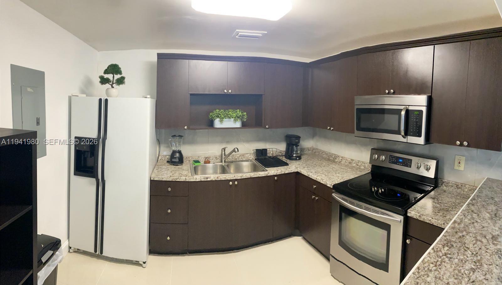 EUGENIA GROVES PARK - Residential