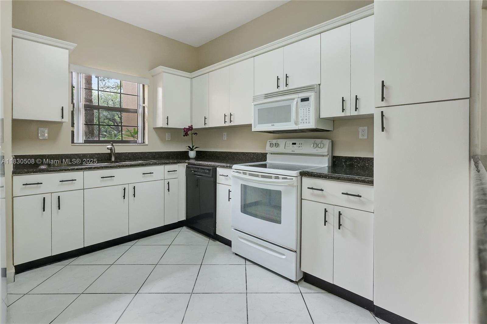 15501 Miami Lakeway N 106