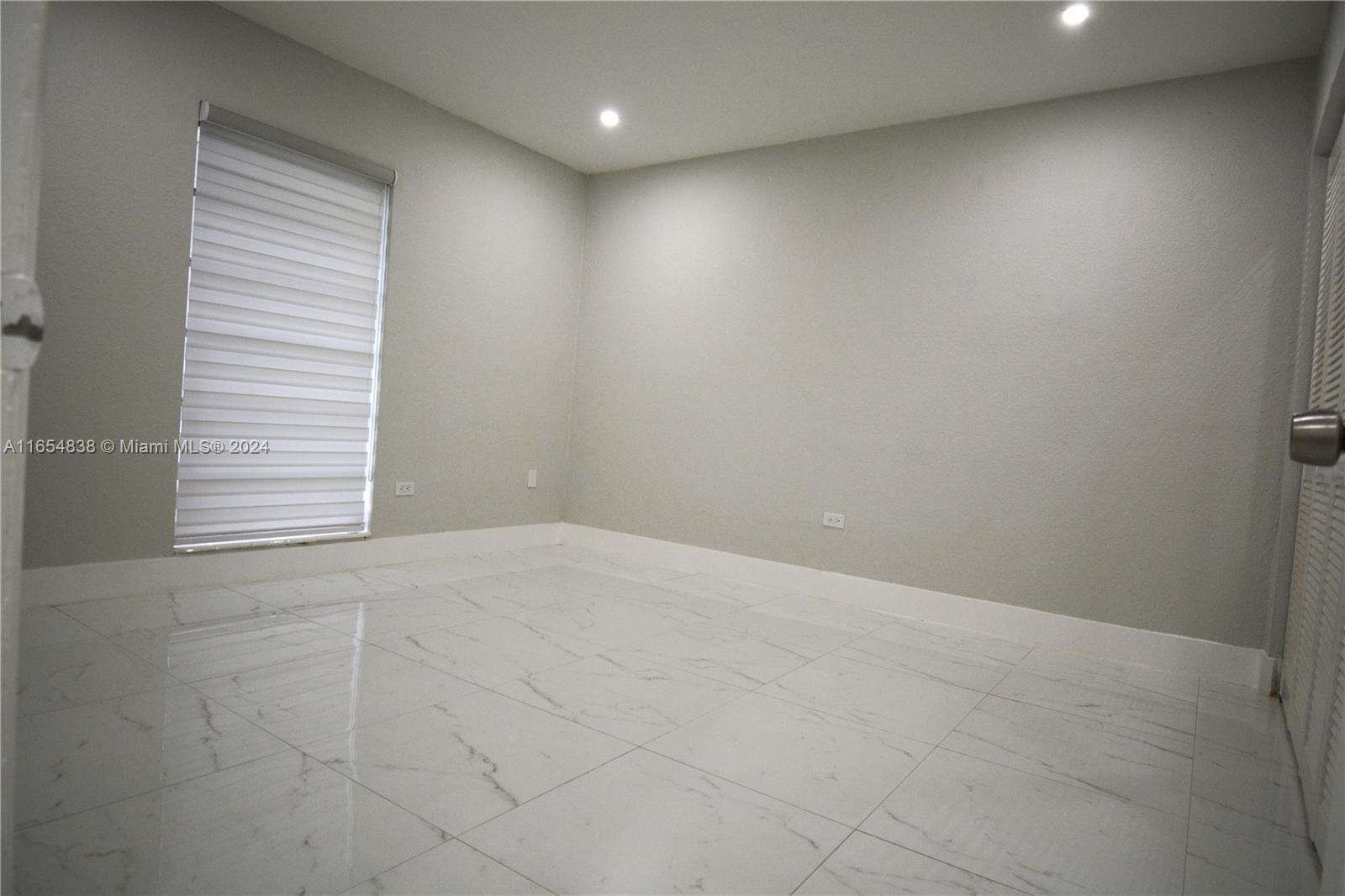 SUNSET PALMS WEST CONDO - Residential Lease