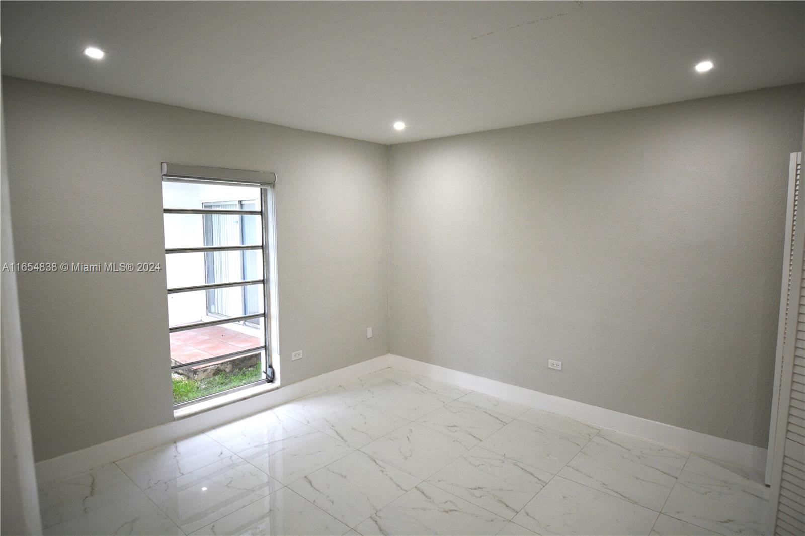 SUNSET PALMS WEST CONDO - Residential Lease