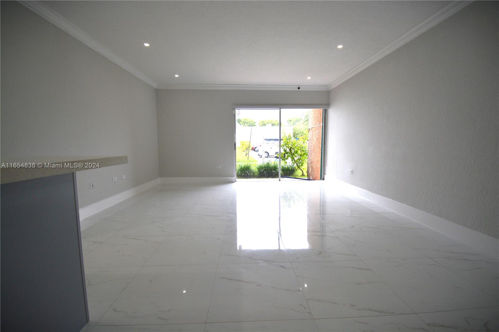 SUNSET PALMS WEST CONDO - Residential Lease