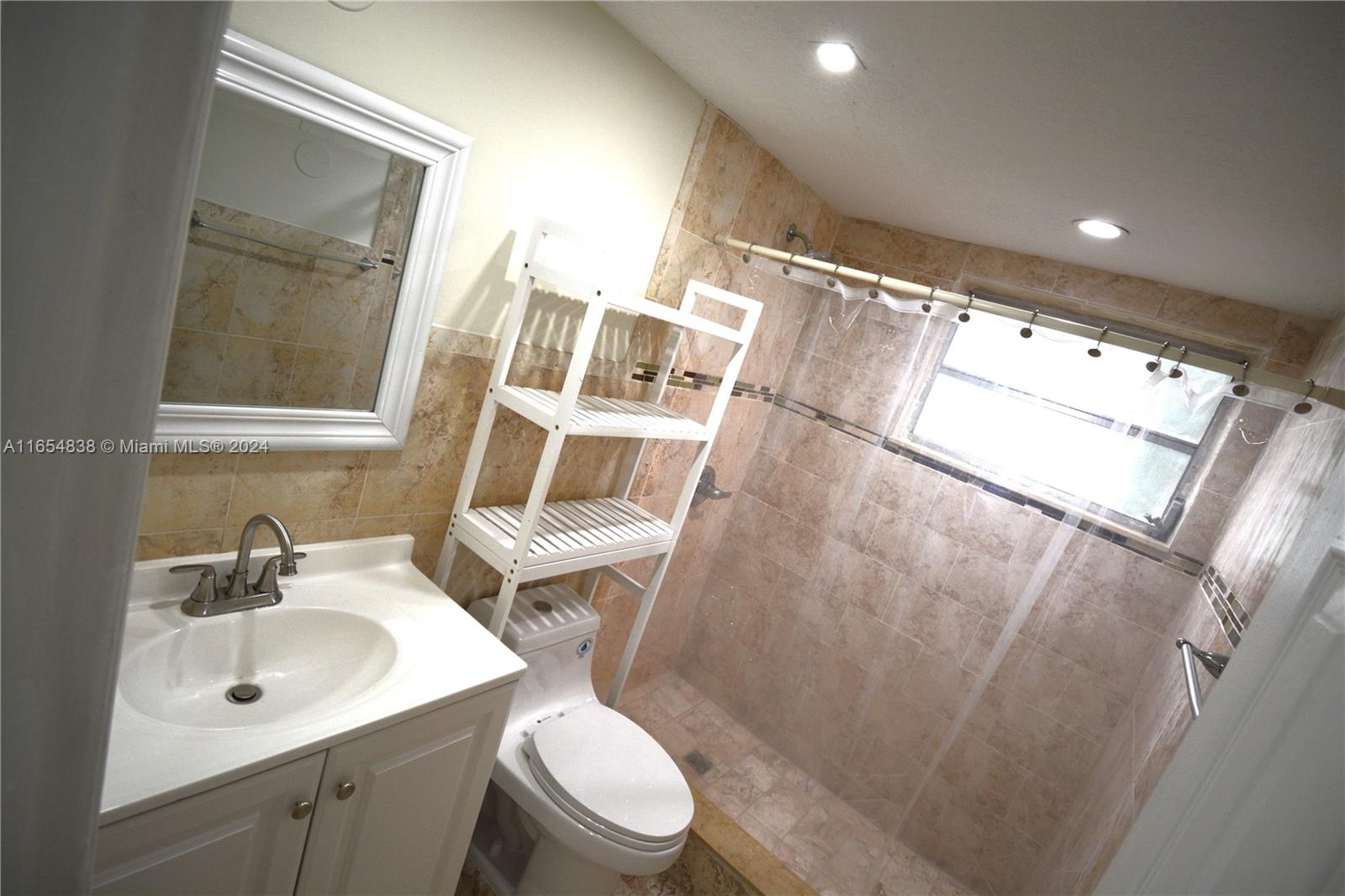 SUNSET PALMS WEST CONDO - Residential Lease