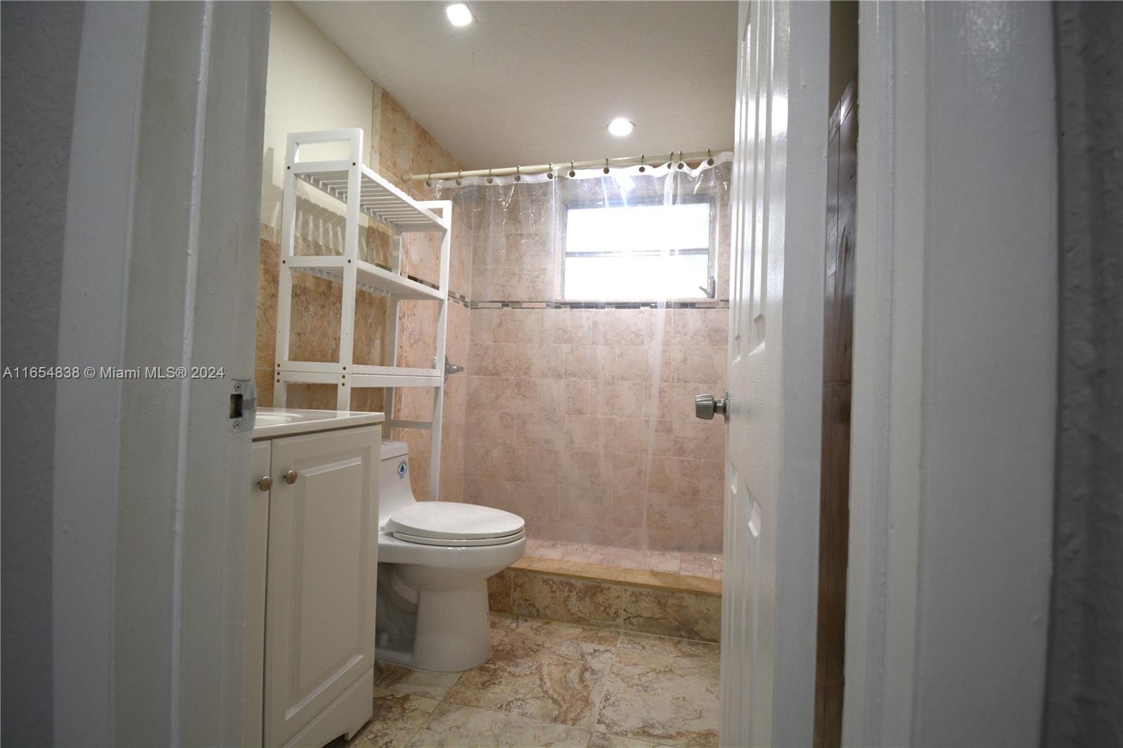 SUNSET PALMS WEST CONDO - Residential Lease