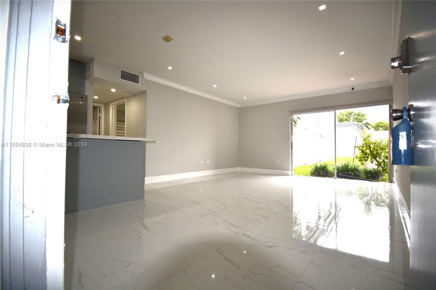 Amazing 1 bed 1 bath available for rent. Renovated unit on the first floor with assigned parking spot. Calm community close to shopping centers. Laundry facilities available.