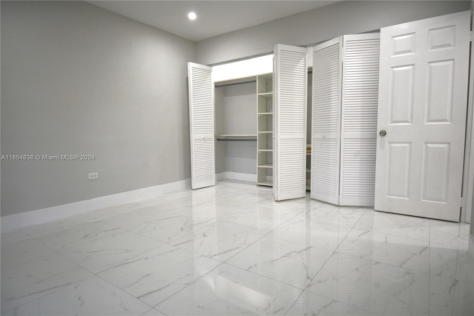 SUNSET PALMS WEST CONDO - Residential Lease