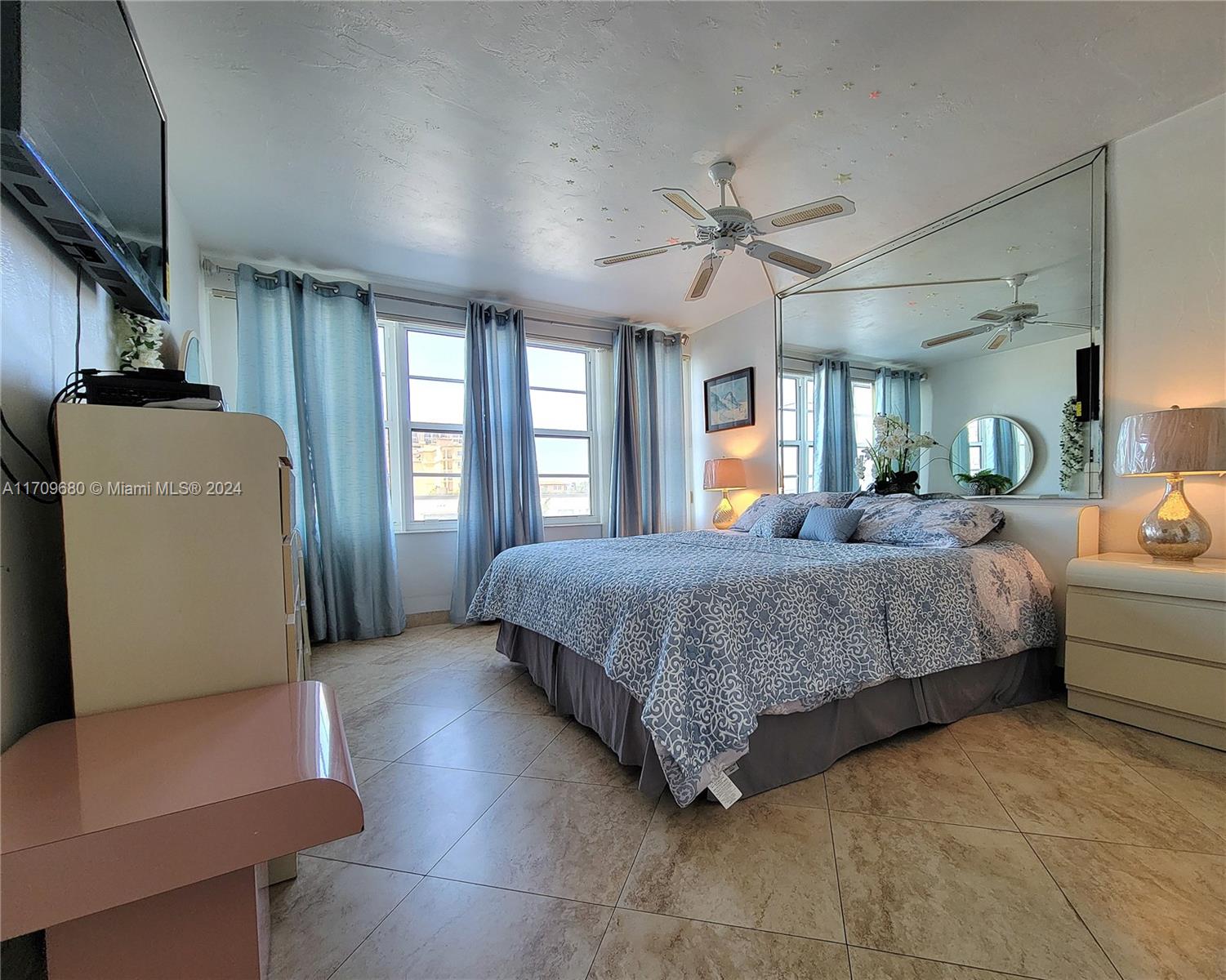 HOLLYWOOD TOWERS CONDO - Residential Lease