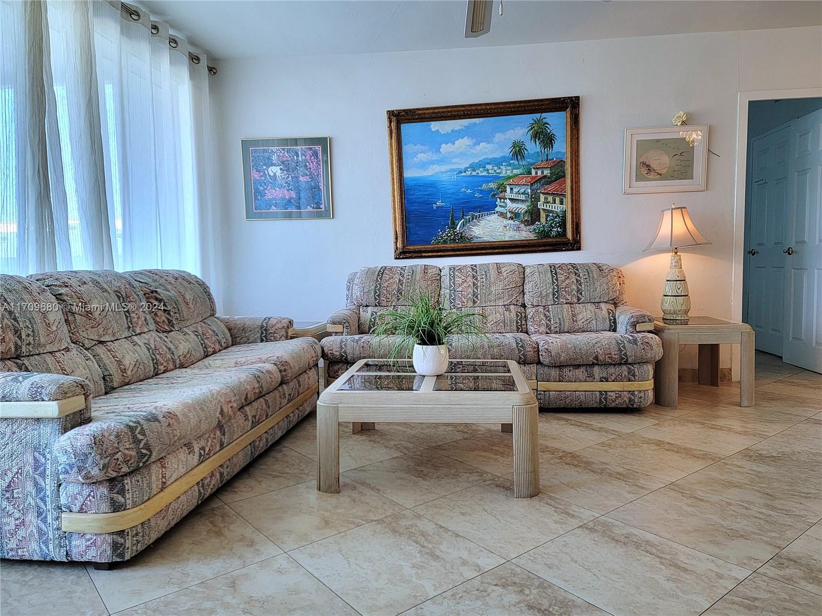 HOLLYWOOD TOWERS CONDO - Residential Lease