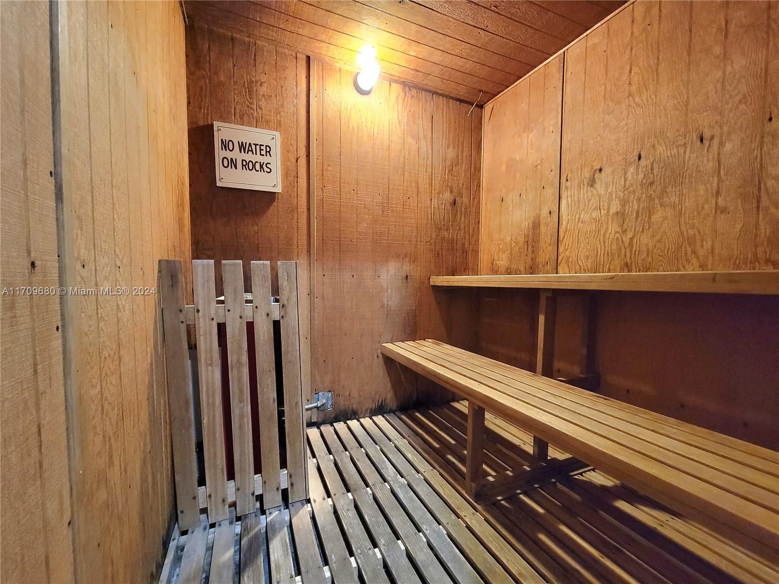 HOLLYWOOD TOWERS CONDO - Residential Lease