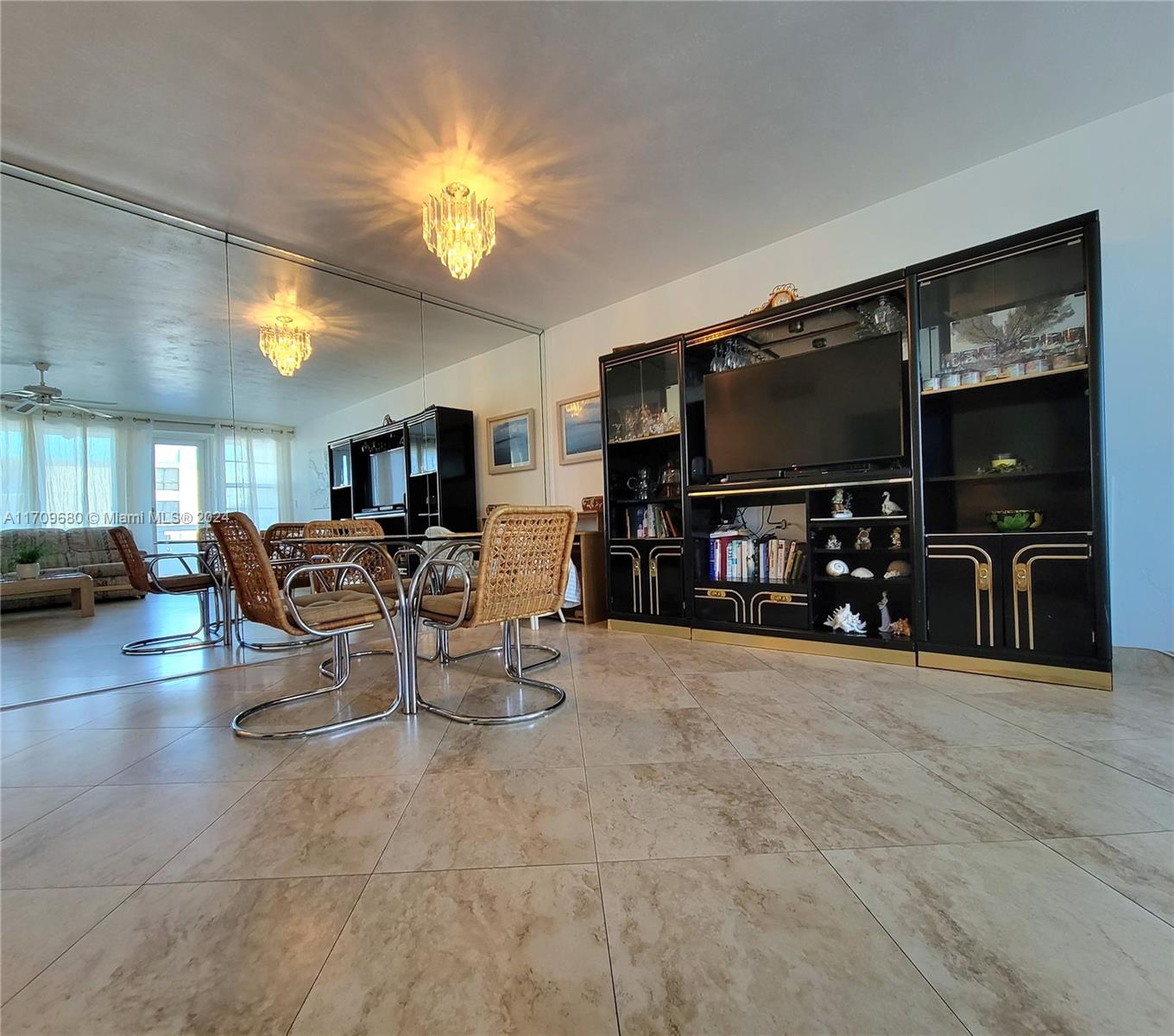 HOLLYWOOD TOWERS CONDO - Residential Lease