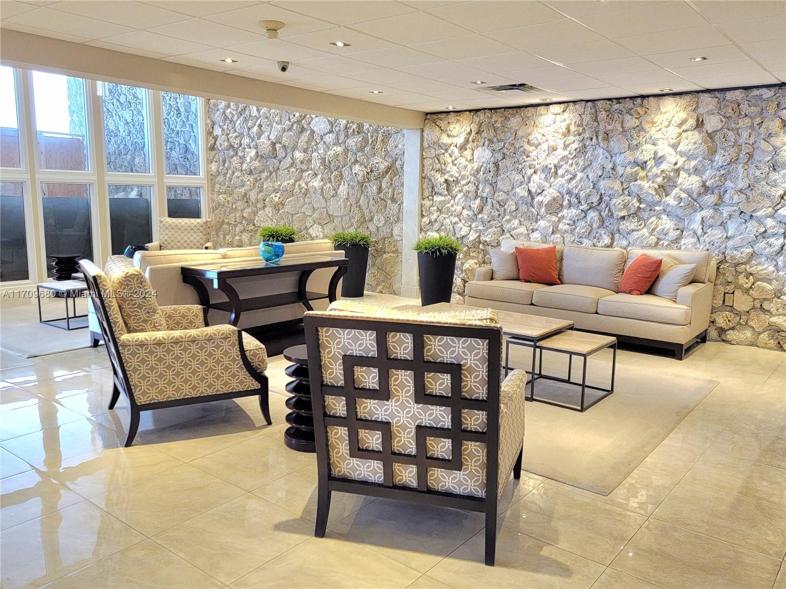 HOLLYWOOD TOWERS CONDO - Residential Lease