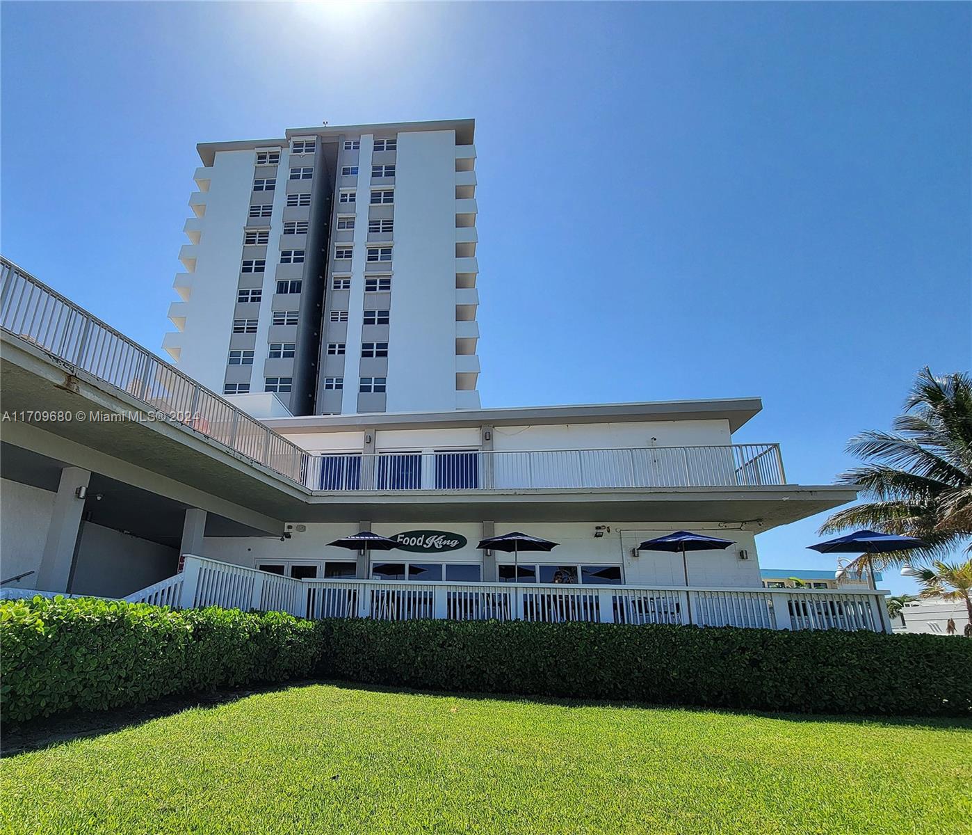 HOLLYWOOD TOWERS CONDO - Residential Lease