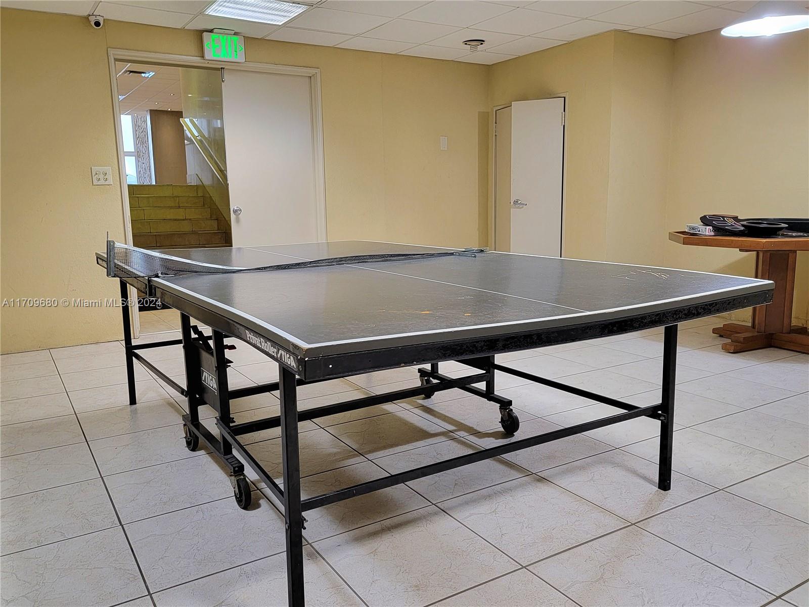 HOLLYWOOD TOWERS CONDO - Residential Lease