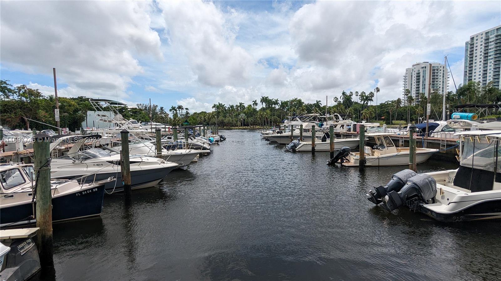 RIVER RUN YACHT CLUB COND - Land